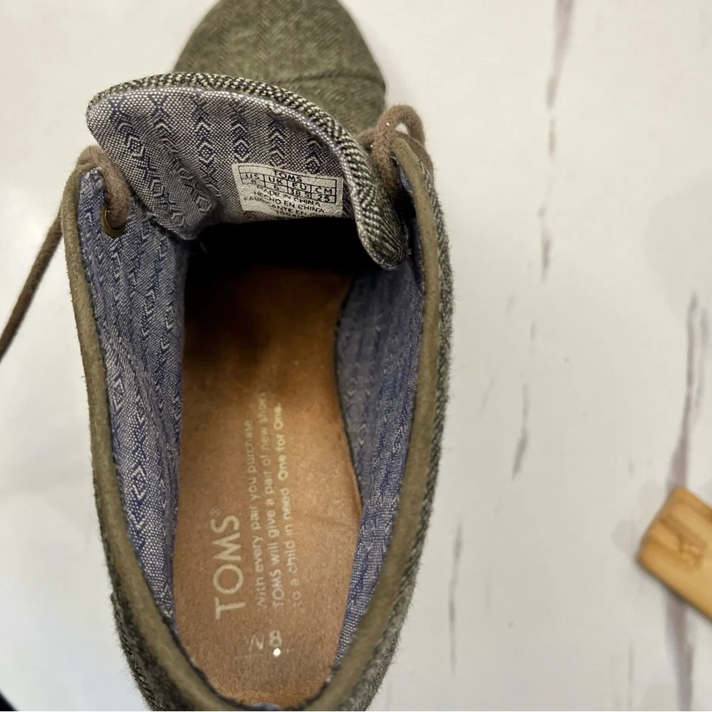 TOMS Booties Size 8 Women's Desert Wedge Lace Up In Olive Herringbone